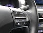 Hyundai Kona 1.6 GDI HEV Premium Automaat / Trekhaak / Lederen bekleding / HUD Display / Navigatie / Adaptieve Cruise Control / Elektrisch stoel voor / Stoel verwarming & koeling voor / NL Auto / Historie aanwezig /