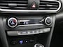 Hyundai Kona 1.6 GDI HEV Premium Automaat / Trekhaak / Lederen bekleding / HUD Display / Navigatie / Adaptieve Cruise Control / Elektrisch stoel voor / Stoel verwarming & koeling voor / NL Auto / Historie aanwezig /
