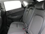 Hyundai Kona 1.6 GDI HEV Premium Automaat / Trekhaak / Lederen bekleding / HUD Display / Navigatie / Adaptieve Cruise Control / Elektrisch stoel voor / Stoel verwarming & koeling voor / NL Auto / Historie aanwezig /