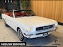 Ford Mustang Cabrio. V8 260 1964. Automaat. Stuurbekrachtiging. Elektrisch dak. Een van de allereerste Mustangs.