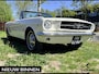 Ford Mustang Cabrio. V8 260 1964. Automaat. Stuurbekrachtiging. Elektrisch dak. Een van de allereerste Mustangs.