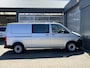 Volkswagen Transporter 2.0 TSI L2H1 Benzine Dubbele schuifdeur Airco Cruise controle Telefoonverbinding Navigatiesysteem Achteruitrij camera Parkeersensoren Achter Euro 6 1e eigenaar Lage belastingtarief prive BPM vrij