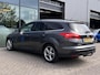 Ford Focus Wagon 1.0 Titanium 125PK Nieuwe Distributieriem!! Trekhaak Camera Bind-Spot Xenon Navi Cruise Half-Leder Voorruitverwarming *1ste Eigenaar*