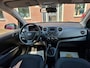 Hyundai i10 1.0i i-Motion. Zeer netjes en goed onderhouden. O.a. airco, elek.ramen, centr. deurverg etc. Prijs inclusief garantie.