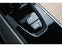 Volvo XC60 T6 350PK Plug-in hybrid AWD Plus Dark | Adaptive Cruise & Pilot Assist | Panoramisch Schuif-/Kanteldak | 360 Camera | Head-Up Display | Stoelverwarming voor & achter | Stuurverwarming | Semi Elektr. Trekhaak | Elektr. Achterklep | Premium Harman/Kardon Audio |