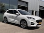 Ford Kuga 2.5 PHEV ST-Line X 225PK Parelmoerkleur Elek. Trekhaak Winterpack Camera Head-Up Navi Cruise Climate 20" velgen *Dealer Onderhouden*