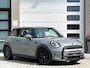 MINI One Mini 1.5 Classic Plus & Trim Black Pack | Airco | Apple CarPlay | Navigatie | Sport Int | 17" Black Spoke Velgen / Park Sensors / 1e Eigenaar!