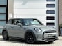 MINI One Mini 1.5 Classic Plus & Trim Black Pack | Airco | Apple CarPlay | Navigatie | Sport Int | 17" Black Spoke Velgen / Park Sensors / 1e Eigenaar!