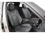 Volkswagen T-Roc 1.5 TSI 150pk DSG R-Line Business+ Black Style Trekhaak Camera IQ.Light Panoramadak Virtual Cockpit Navigatie