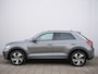 Volkswagen T-Roc 1.5 TSI Sport Business R 150 pk Automaat Navi / Apple Carplay / DAB / Stoeverwarming / Camera / Trekhaak