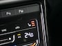 Volkswagen T-Roc 1.5 TSI Sport Business R 150 pk Automaat Navi / Apple Carplay / DAB / Stoeverwarming / Camera / Trekhaak