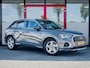Audi Q3 35 TFSI Advanced edition Plus | 1e Eigenaar | Trekhaak (wegklapbaar) | Origineel Nederlands | Camera | Elektrisch verstelbare stoel(en) met geheugen | Chronos Grijs Metallic | LED | Alcantara | Virtual Cockpit | Elektrische Kofferklep |