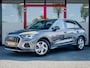 Audi Q3 35 TFSI Advanced edition Plus | 1e Eigenaar | Trekhaak (wegklapbaar) | Origineel Nederlands | Camera | Elektrisch verstelbare stoel(en) met geheugen | Chronos Grijs Metallic | LED | Alcantara | Virtual Cockpit | Elektrische Kofferklep |