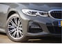 BMW 3-Serie 330e M-SPORT SCHUIFDAK, INDIVIDUAL LEDER, LASER, HUD, HARMAN/KARDON, ADAPT. CRUISE, SPORTSTOELEN, DRAVIT GRAU