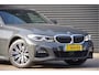 BMW 3-Serie 330e M-SPORT SCHUIFDAK, INDIVIDUAL LEDER, LASER, HUD, HARMAN/KARDON, ADAPT. CRUISE, SPORTSTOELEN, DRAVIT GRAU