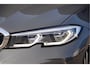 BMW 3-Serie 330e M-SPORT SCHUIFDAK, INDIVIDUAL LEDER, LASER, HUD, HARMAN/KARDON, ADAPT. CRUISE, SPORTSTOELEN, DRAVIT GRAU