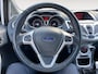 Ford Fiesta 1.25 Titanium 82PK | 17" Lichtmetalen velgen | Climate Control | Cruise Control | Parkeersensoren | Bluetooth | Voorruitverwarming | Privacy Glass | Grote Achterspoiler | Onderhoudsbeurt 4-2026 uitgevoerd