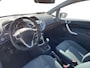 Ford Fiesta 1.25 Titanium 82PK | 17" Lichtmetalen velgen | Climate Control | Cruise Control | Parkeersensoren | Bluetooth | Voorruitverwarming | Privacy Glass | Grote Achterspoiler | Onderhoudsbeurt 4-2026 uitgevoerd