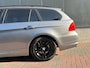BMW 3-Serie Touring 318i Business Line * Navi * Cruise * Climate * Leer * Trekhaak *