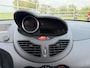 Renault Twingo 1.6 RS | 133 PK | SPORTPACK | LED DAGRIJVERL. | KUIPSTOELEN | AIRCO | 17" LM VELGEN |