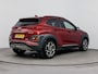 Hyundai Kona 1.6 GDI HEV PREMIUM SKY | TREKHAAK | OPEN DAK | LEDER | NAVI | CLIMA | CRUISE ADAPT. | CAMERA | 18'' LM VELGEN | APPLE CAR PLAY & ANDROID AUTO | STOEL- & STUURVERWARMING | LAGE KMSTAND! |