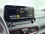 Hyundai Kona 1.6 GDI HEV PREMIUM SKY | TREKHAAK | OPEN DAK | LEDER | NAVI | CLIMA | CRUISE ADAPT. | CAMERA | 18'' LM VELGEN | APPLE CAR PLAY & ANDROID AUTO | STOEL- & STUURVERWARMING | LAGE KMSTAND! |