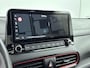 Hyundai Kona 1.6 GDI HEV PREMIUM SKY | TREKHAAK | OPEN DAK | LEDER | NAVI | CLIMA | CRUISE ADAPT. | CAMERA | 18'' LM VELGEN | APPLE CAR PLAY & ANDROID AUTO | STOEL- & STUURVERWARMING | LAGE KMSTAND! |