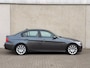 BMW 3-Serie 320i Ori NL NAP Leder Stoelverw Trekhaak AllSeason 17''