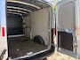 Ford Transit 350 2.0 TDCI L3H2 AUTOMAAT - Camera - Voorruitverw - Airco - Trekhaak - drie zitplaatsen - APPLE CARPLAY