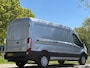 Ford Transit 350 2.0 TDCI L3H2 AUTOMAAT - Camera - Voorruitverw - Airco - Trekhaak - drie zitplaatsen - APPLE CARPLAY