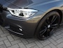 BMW 3-Serie Touring 318i High Executive M-sport | Afn.th | Leer+stoelverw | 19” | CarPlay | LED kopl | ECC | El.klep | PDC