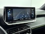 Peugeot e-2008 EV GT Pack 50 kWh | Alcantara Bekleding met Elektrisch verstelbare bestuurdersstoel | Camera | Accu 99% | CarPlay | Stoelverwarming | Adaptieve Cruise Control | Keyless Entry/Start | Warmtepomp