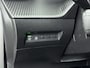 Peugeot e-2008 EV GT Pack 50 kWh | Alcantara Bekleding met Elektrisch verstelbare bestuurdersstoel | Camera | Accu 99% | CarPlay | Stoelverwarming | Adaptieve Cruise Control | Keyless Entry/Start | Warmtepomp