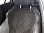 Peugeot e-2008 EV GT Pack 50 kWh | Alcantara Bekleding met Elektrisch verstelbare bestuurdersstoel | Camera | Accu 99% | CarPlay | Stoelverwarming | Adaptieve Cruise Control | Keyless Entry/Start | Warmtepomp