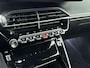 Peugeot e-2008 EV GT Pack 50 kWh | Alcantara Bekleding met Elektrisch verstelbare bestuurdersstoel | Camera | Accu 99% | CarPlay | Stoelverwarming | Adaptieve Cruise Control | Keyless Entry/Start | Warmtepomp