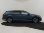 Volkswagen Passat Variant GTE Business 218pk | Panorama dak | Dodehoekdetectie | Achteruitrijcamera  | Navigatie | Adaptief cruise control | App connect | Stoelverwarming | 17"LMV