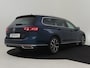 Volkswagen Passat Variant GTE Business 218pk | Panorama dak | Dodehoekdetectie | Achteruitrijcamera  | Navigatie | Adaptief cruise control | App connect | Stoelverwarming | 17"LMV