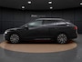 Volkswagen Golf Variant 1.0 eTSI Life | Trekhaak | Camera | Side Assist | ACC | Parkeerhulp | Stuur-/Stoelverwarming | Spiegelpakket | Carplay | 17'' |