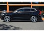 Volvo XC60 T5 R-Design | Bowers & Wilkins | Panoramadak | Trekhaak | Stoel + Stuur Verwarmd | Camera | Dealer Onderhouden |