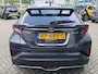 Toyota C-HR / C-HR+ 1.8 Hybrid EXECUTIVE TREKHAAK STOEL/STUURVERW BLIND SPOT SIDEBARS PARK-SENSOREN LED KEYLESS 18'' LM-VELGEN NAVI JBL-AUDIO NL-AUTO