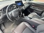 Toyota C-HR / C-HR+ 1.8 Hybrid EXECUTIVE TREKHAAK STOEL/STUURVERW BLIND SPOT SIDEBARS PARK-SENSOREN LED KEYLESS 18'' LM-VELGEN NAVI JBL-AUDIO NL-AUTO
