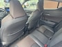 Toyota C-HR / C-HR+ 1.8 Hybrid EXECUTIVE TREKHAAK STOEL/STUURVERW BLIND SPOT SIDEBARS PARK-SENSOREN LED KEYLESS 18'' LM-VELGEN NAVI JBL-AUDIO NL-AUTO