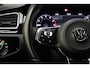 Volkswagen Golf 1.5 TSI Highline Business R | Trekhaak | Camera |
