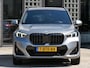 BMW X1 xDrive23i M-SPORT/ PANORAMADAK/ INNOVATION PACK/ DRIVING ASSISTANT PRO/ INDIVIDUAL FROZEN GREY METALLIC