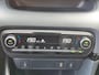 Toyota Yaris 1.5 Hybrid EXECUTIVE STOELVERW HEAD-UP PARK-SENSOREN BLIND SPOT 17'' LM-VELGEN NAVI CLIMA BI-TONE LEER/STOF LED APPLE/ADROID