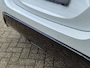 Toyota Yaris 1.5 Hybrid EXECUTIVE STOELVERW HEAD-UP PARK-SENSOREN BLIND SPOT 17'' LM-VELGEN NAVI CLIMA BI-TONE LEER/STOF LED APPLE/ADROID