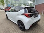 Toyota Yaris 1.5 Hybrid EXECUTIVE STOELVERW HEAD-UP PARK-SENSOREN BLIND SPOT 17'' LM-VELGEN NAVI CLIMA BI-TONE LEER/STOF LED APPLE/ADROID