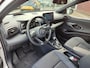 Toyota Yaris 1.5 Hybrid EXECUTIVE STOELVERW HEAD-UP PARK-SENSOREN BLIND SPOT 17'' LM-VELGEN NAVI CLIMA BI-TONE LEER/STOF LED APPLE/ADROID