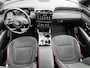 Hyundai Tucson 1.6 T-GDI PHEV N Line Edition 4WD / Fabrieksgarantie tot 03-2027 / Dealer onderhouden / Automaat / 1.350kg afn. trekhaak / Elektrische klep / Camera / Stuur- & stoelverwarming / Navigatie / Apple Carplay Android / 19" LM wielen /