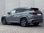 Hyundai Tucson 1.6 T-GDI PHEV N Line Edition 4WD / Fabrieksgarantie tot 03-2027 / Dealer onderhouden / Automaat / 1.350kg afn. trekhaak / Elektrische klep / Camera / Stuur- & stoelverwarming / Navigatie / Apple Carplay Android / 19" LM wielen /